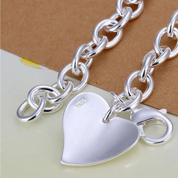 Double Heart -Shaped Pendant Fashionable Silvery Bracelet. - Picture 3 of 10